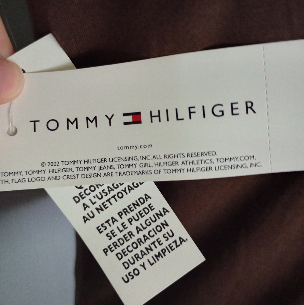 Tommy Hilfiger Vintage 2002 Brown Embellished V-Neck T-Shirt - Picture 6 of 8
